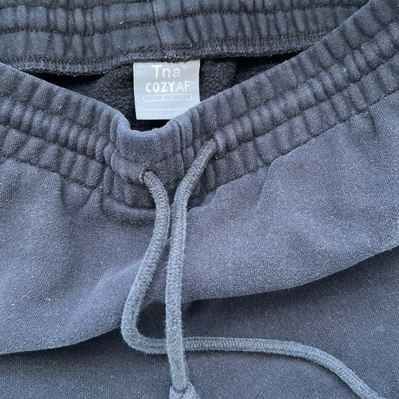 Cozy Fleece Boyfriend 6" Sweatshort In Black - Picture 8 of 10